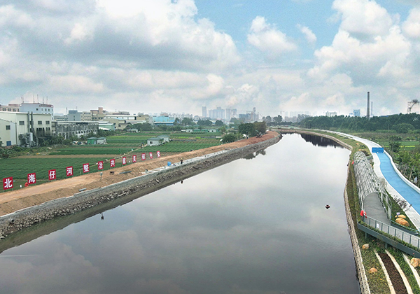 “全河段、全流域、全天候、生態修復”治理原則<br />
<br />
按照“控源截污→內源清淤→補水活源(生態補水)→堤防整治→生態修復”的總體思路。